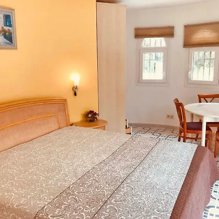 Perlita Villa *